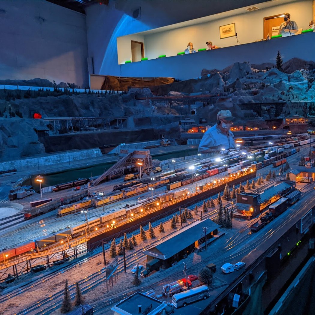 Evening Model Railroad Train Show 1