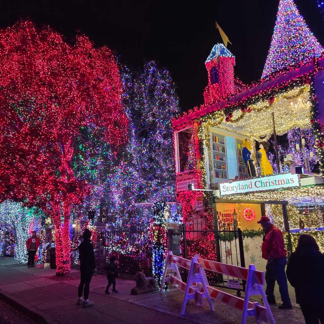 Casa del Pomba - Deacon Dave's Christmas Display 1