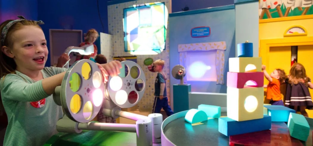 Curious George: Let's Get Curious! 1