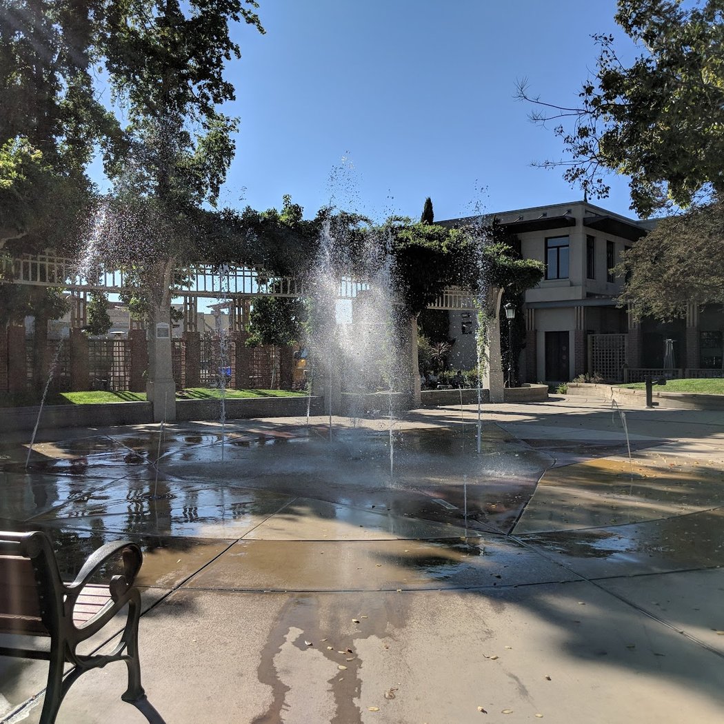 Lizzie Oliver Fountain 2