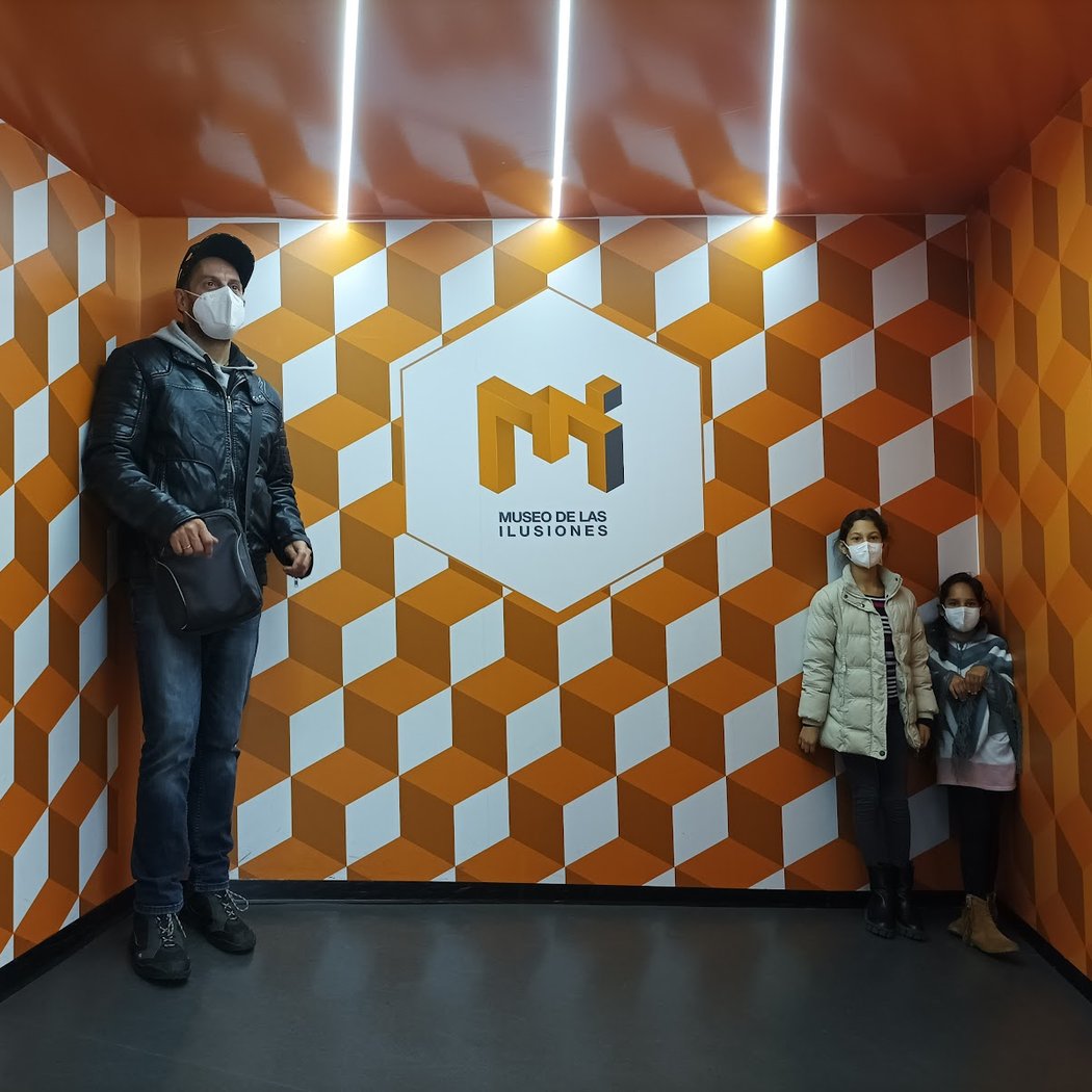 Noche en Blanco en el Museo de las Ilusiones 2