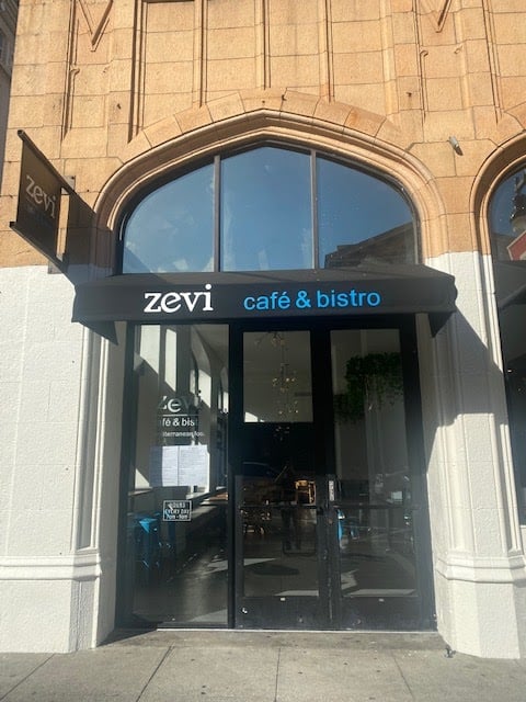 Zevi Cafe & Bistro 2