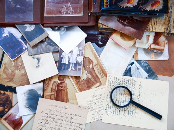 Living Stories: Turning Family Memories into Digital Narratives 1