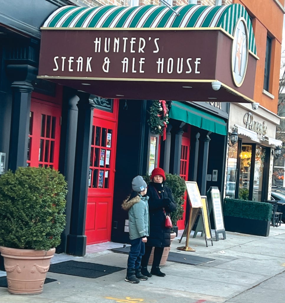 Hunter's Steak & Ale House 3