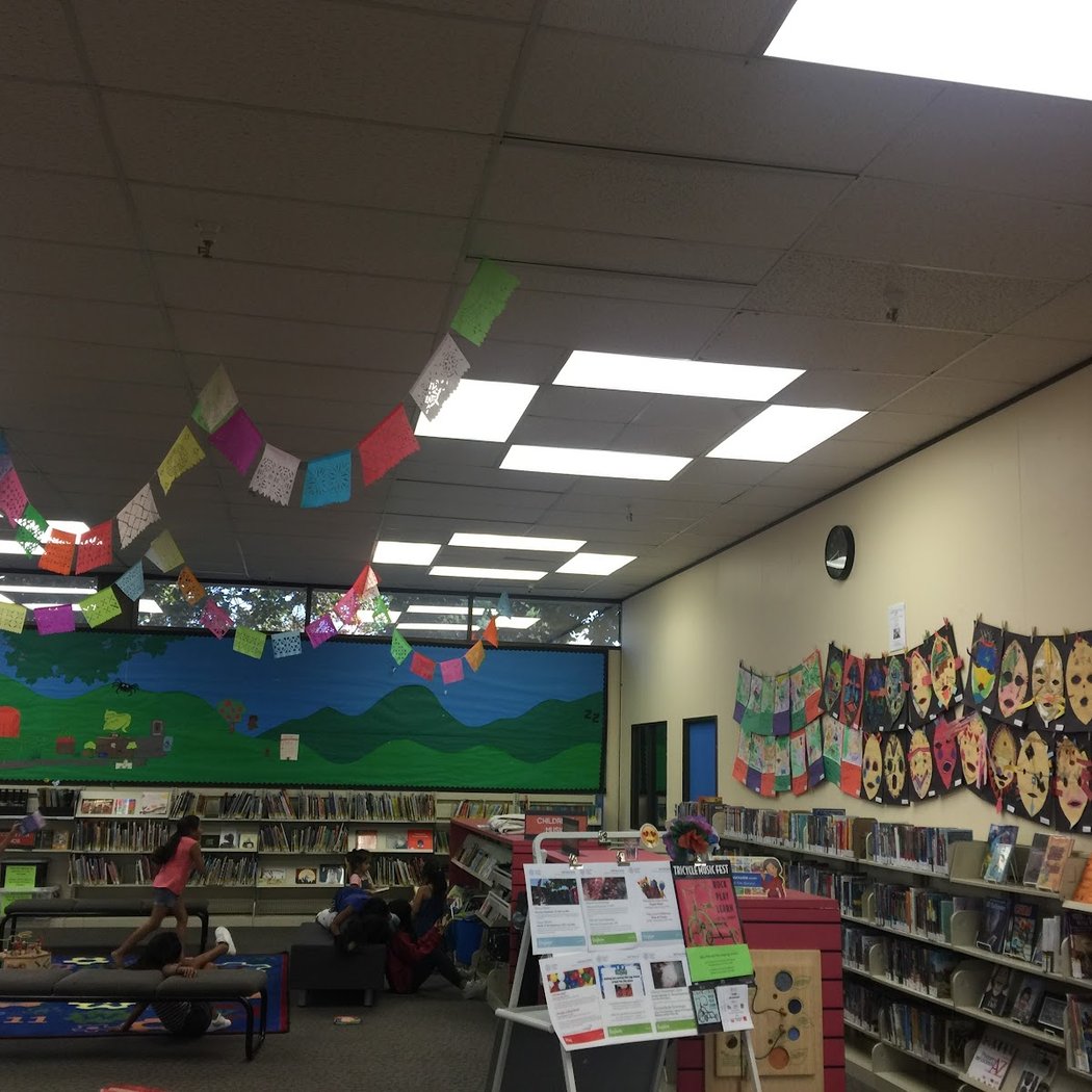 Bilingual Storytime / Hora de Cuentos Bilingüe 4