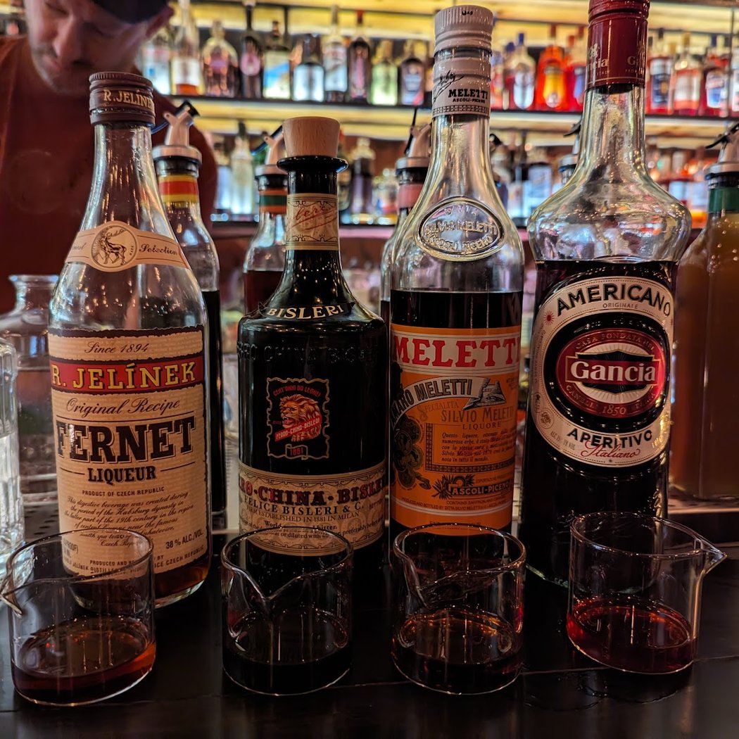 Bar 821