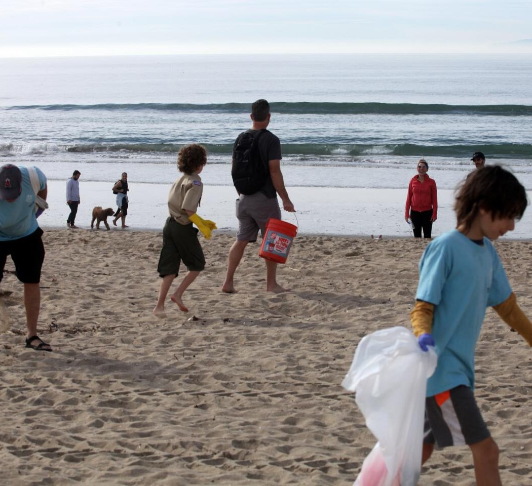 Huntington Dog Beach Volunteer Cleanup 3