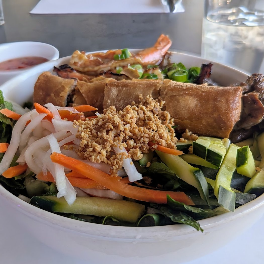 Á Dông Pho & Coffee 1