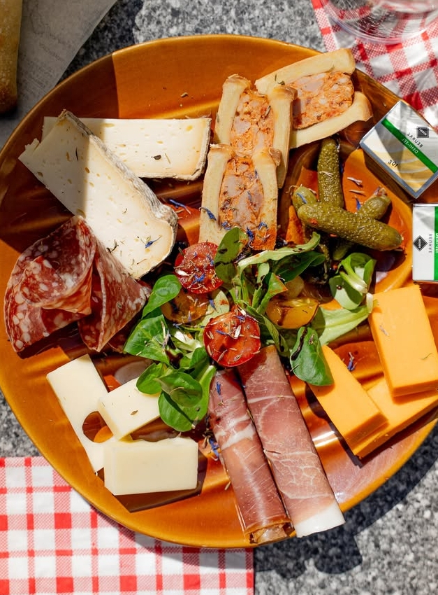 Chez Mano, le restaurant guinguette de L'étoile bleue 1