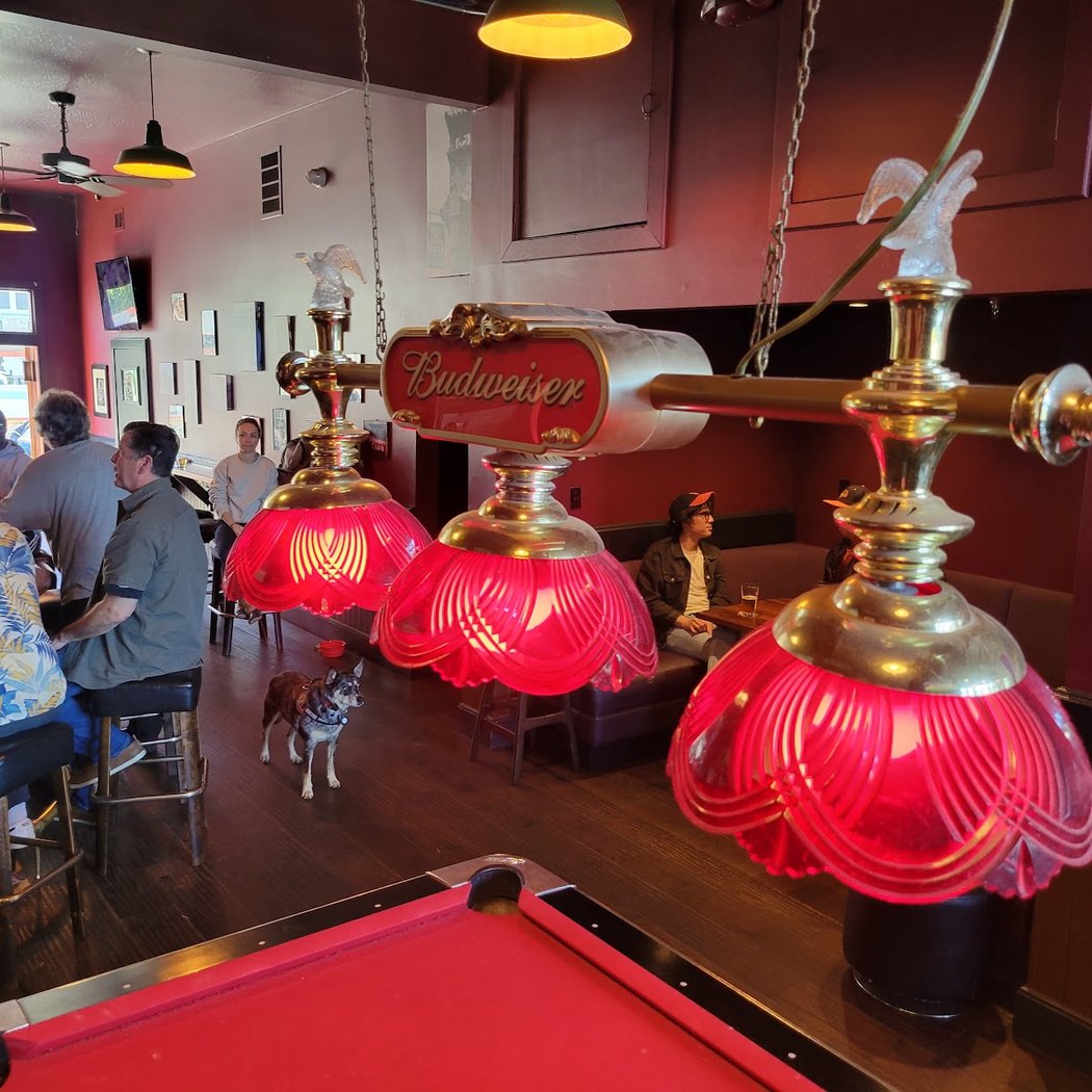 Blooms Saloon 1