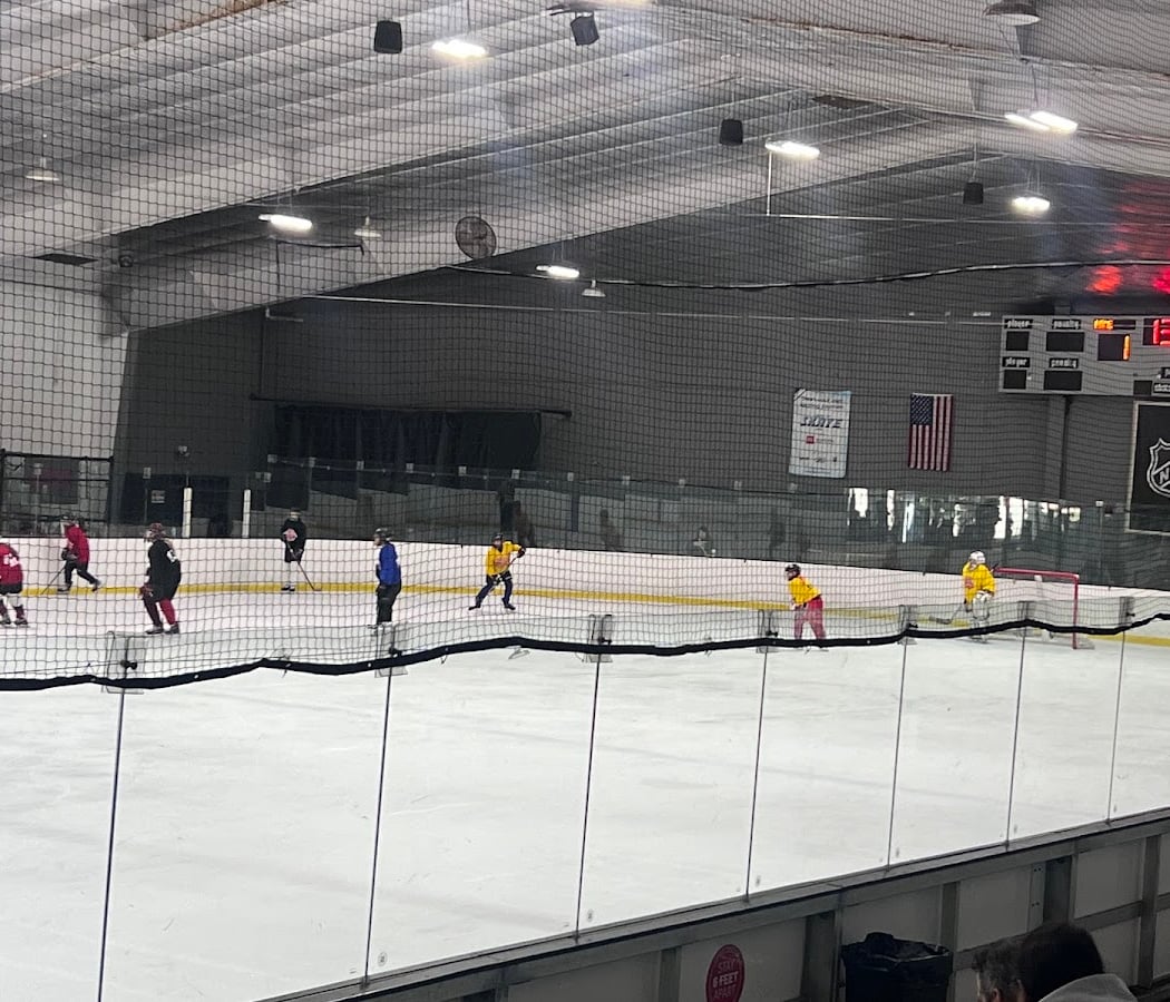 LA Kings Ice Burbank (Pickwick) 2