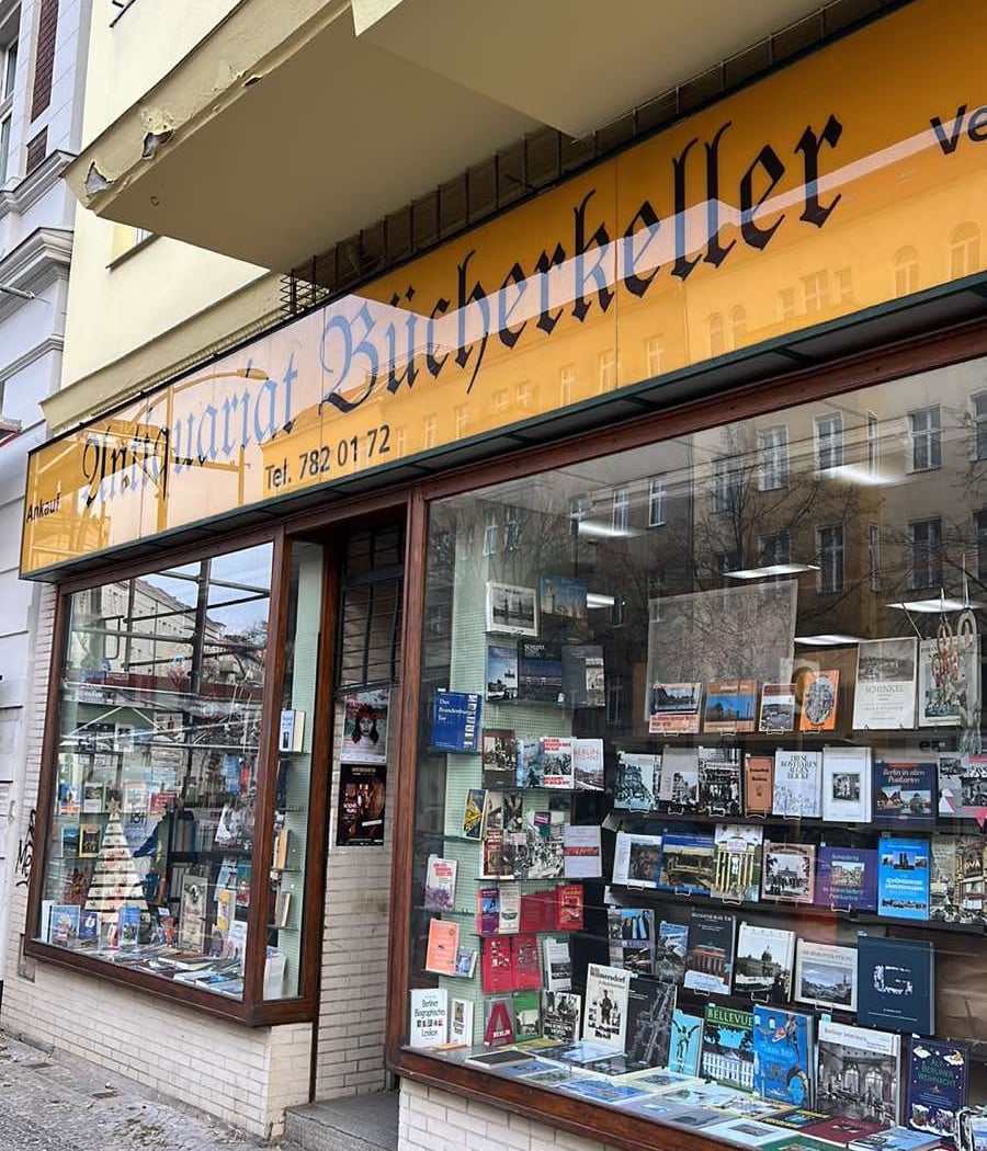 Nachts im Bücherkeller 3