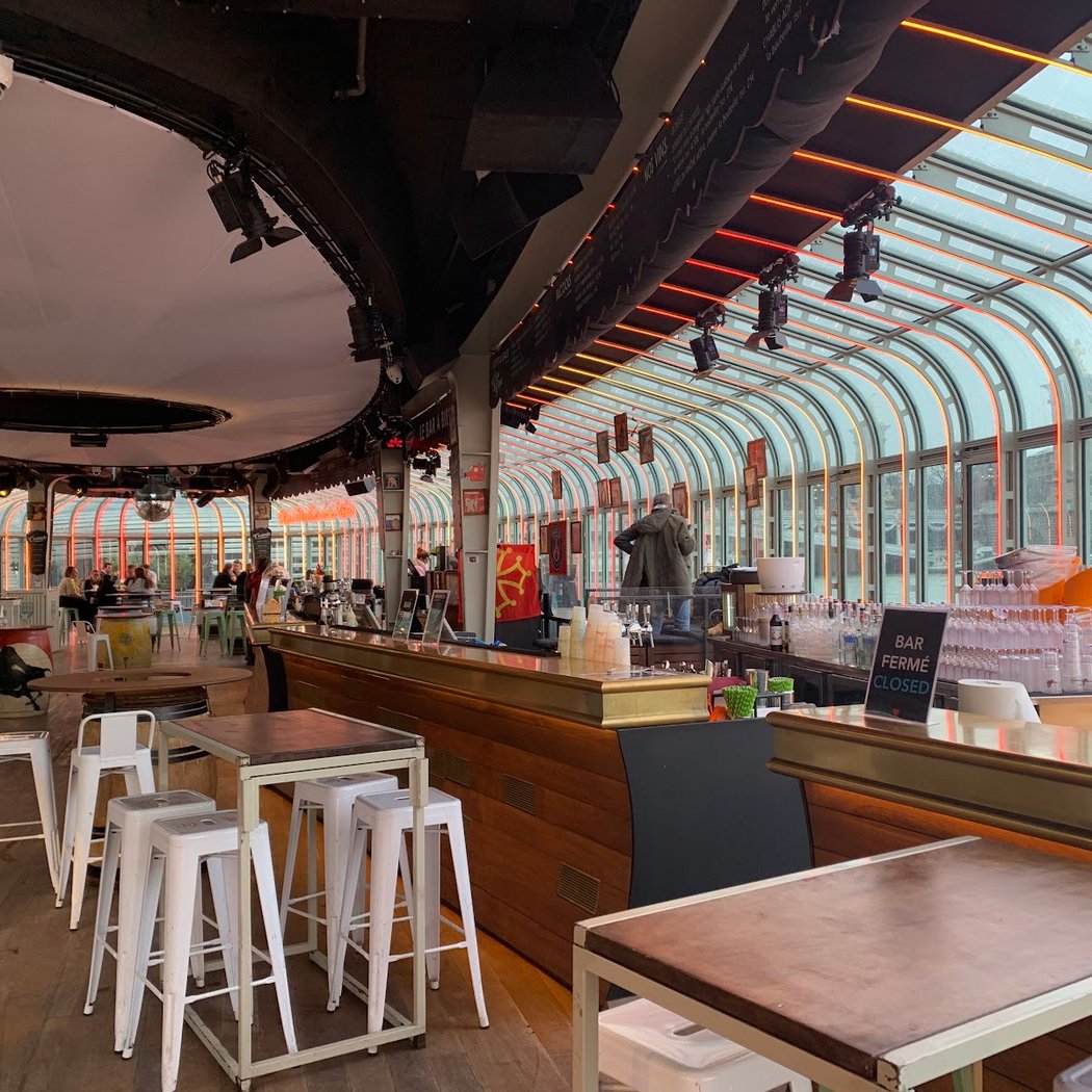 Le Cabaret Barge 2