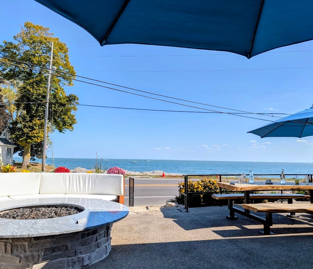 Wave Lakeside Dining - Marblehead, OH 1