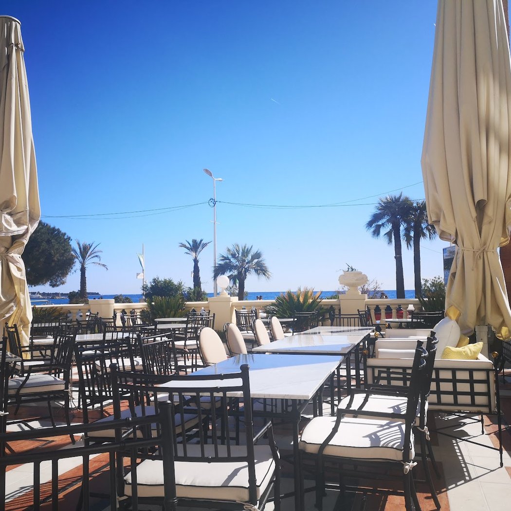 Riviera Restaurant 3