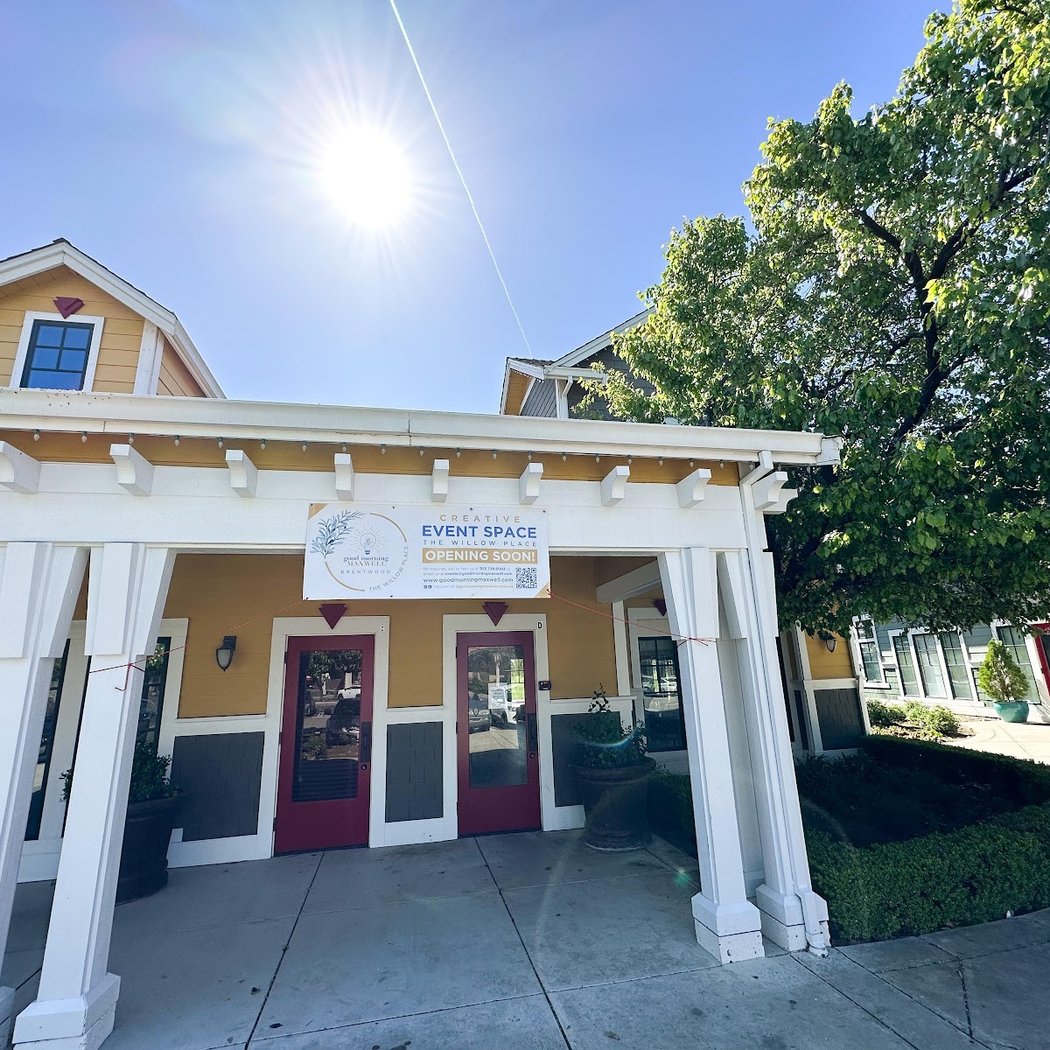 Hello Monday – Coworking at GMM Brentwood 3