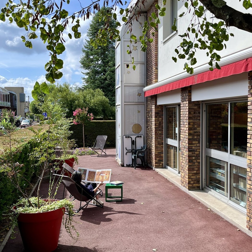 Library Antoine De Saint-Exupéry 1