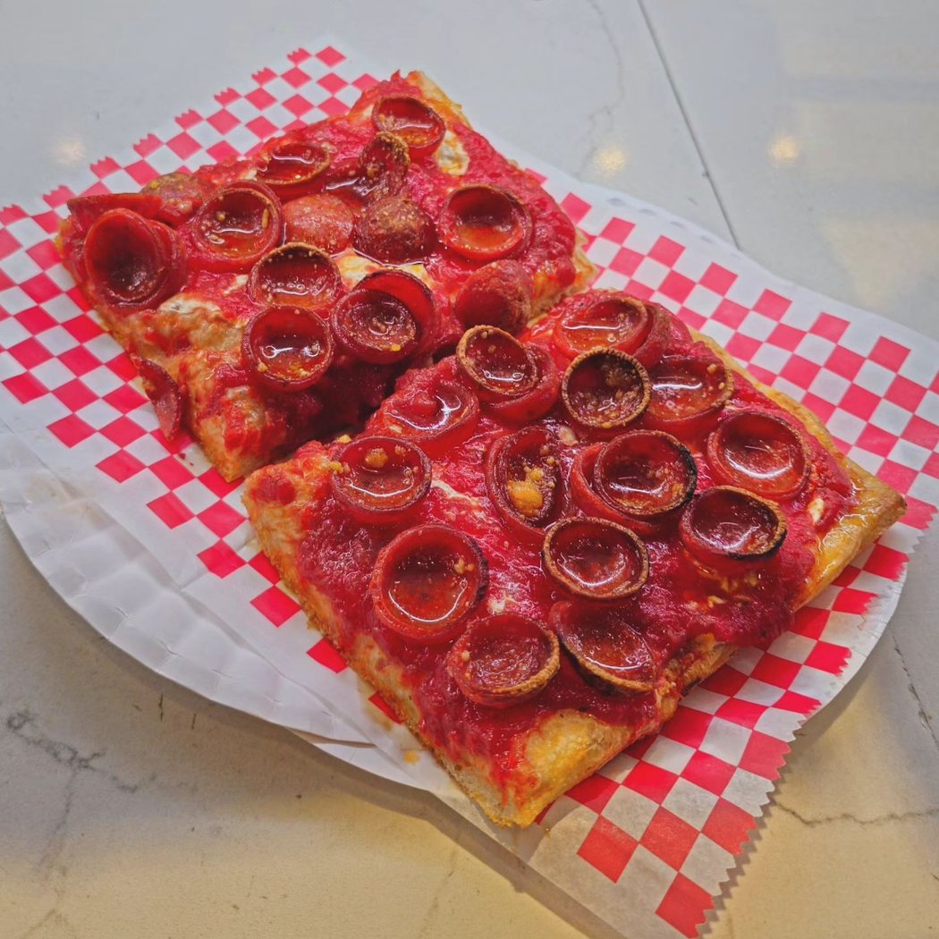 Mimi's Pizza (Broadway) 1