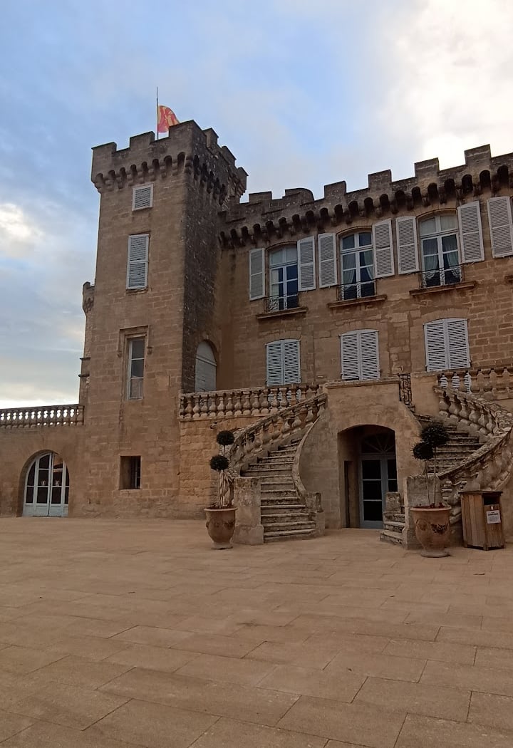 Spectacles at Château de La Barben 4