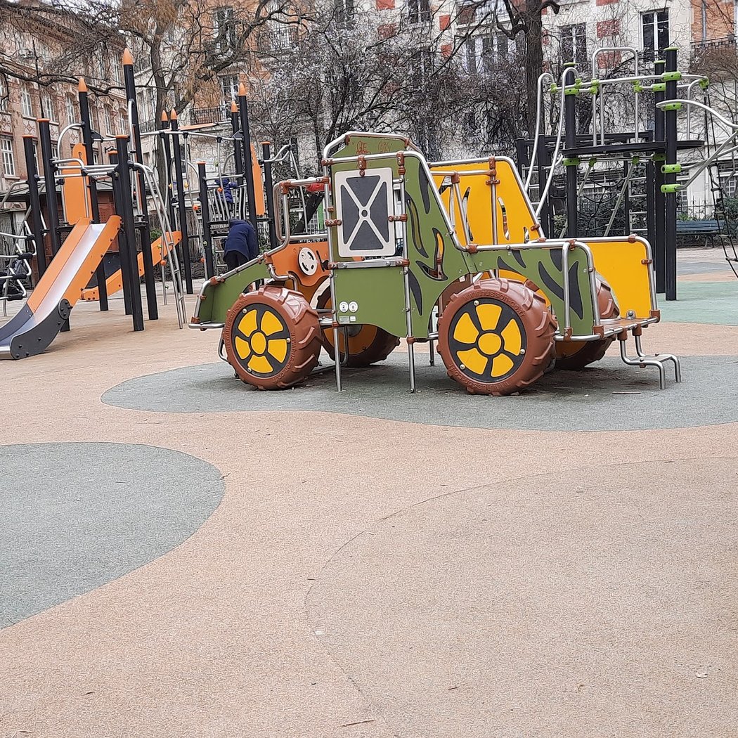 Children area of Trousseau's Square 3