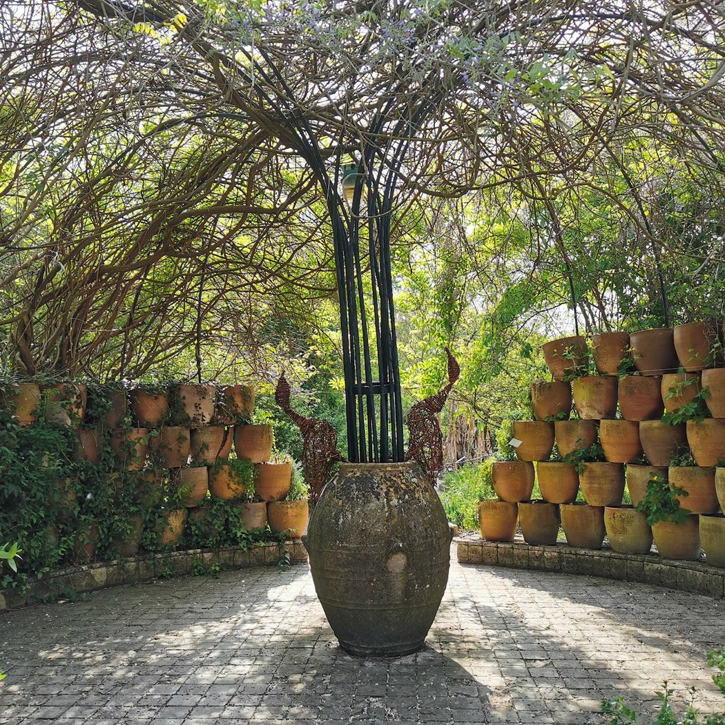 de Marnay sur seine Botanical Garden 3