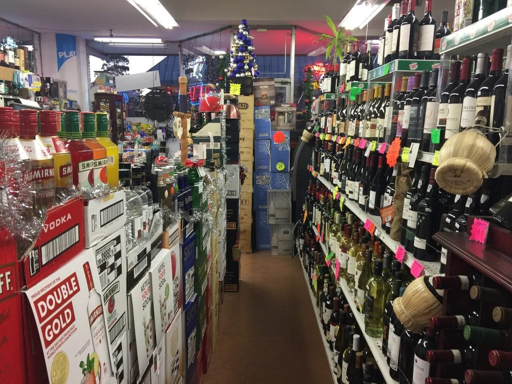 Baggy's Liquors 3