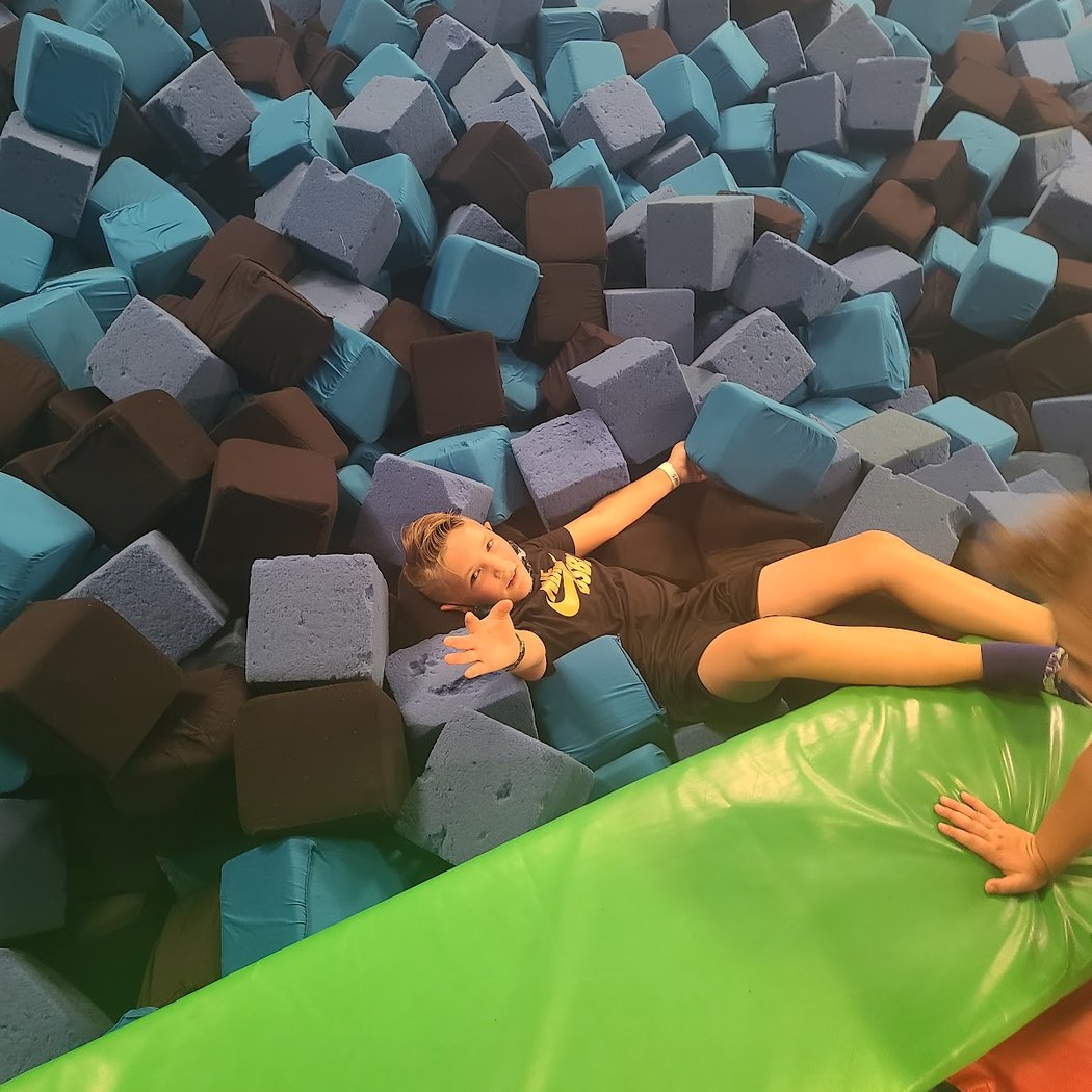 Rebounderz Rohnert Park - Indoor Trampoline and Adventure Park 1