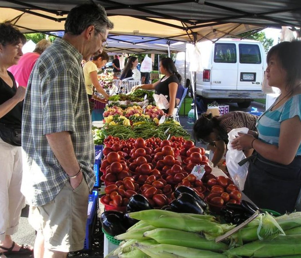 Market in the Valley 1