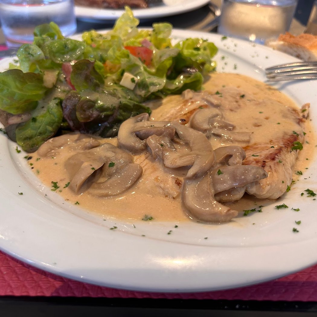 Le Champagne Sur Seine Bar 1