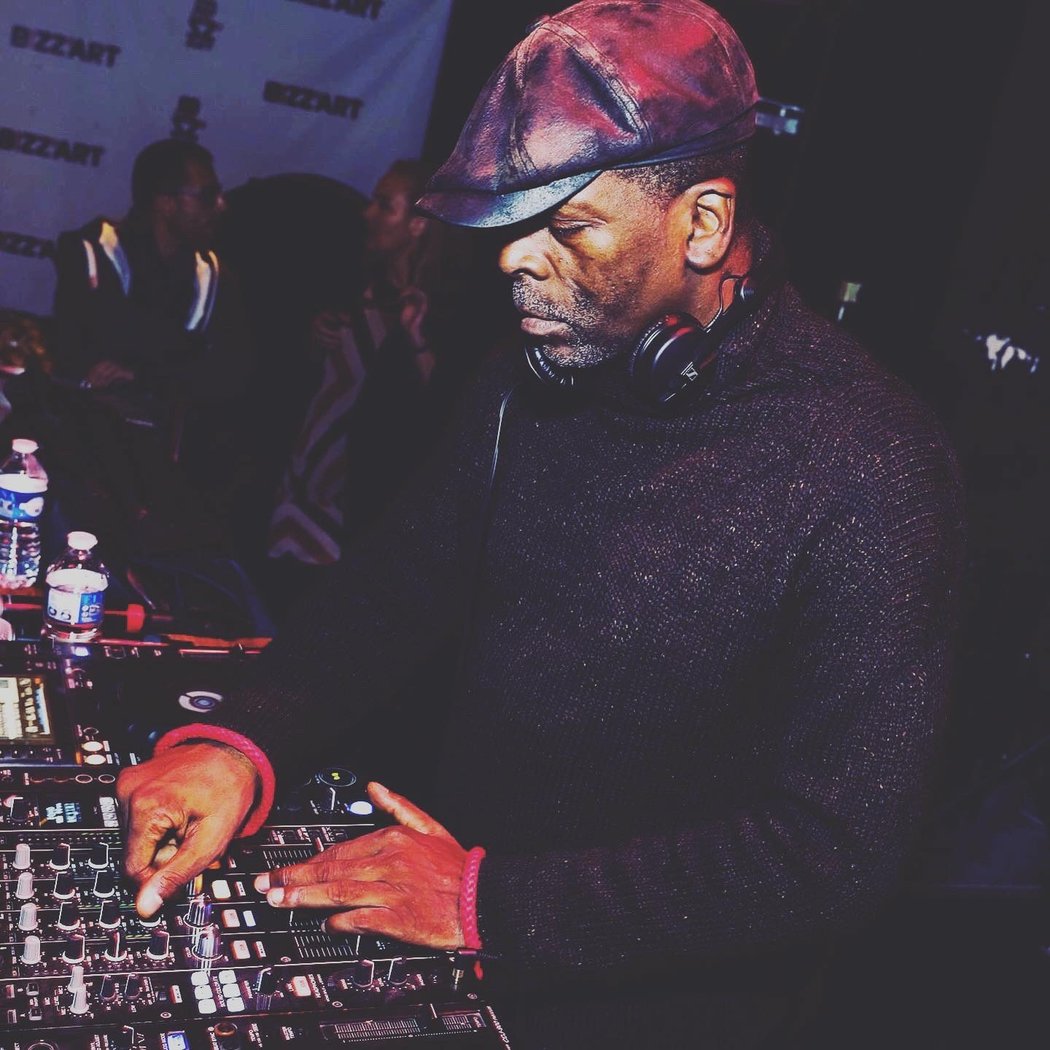 LET ME GROOVE WITH YOU Feat DJ JP MANO 1