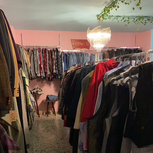 PENINSULA VINTAGE Ropa Vintage en Sevilla 3