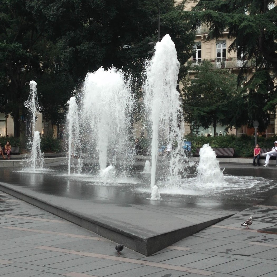 Square Charles de Gaulle 2