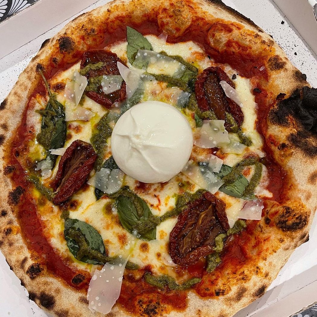 Camion pizza « la pizza des gourmets » 1