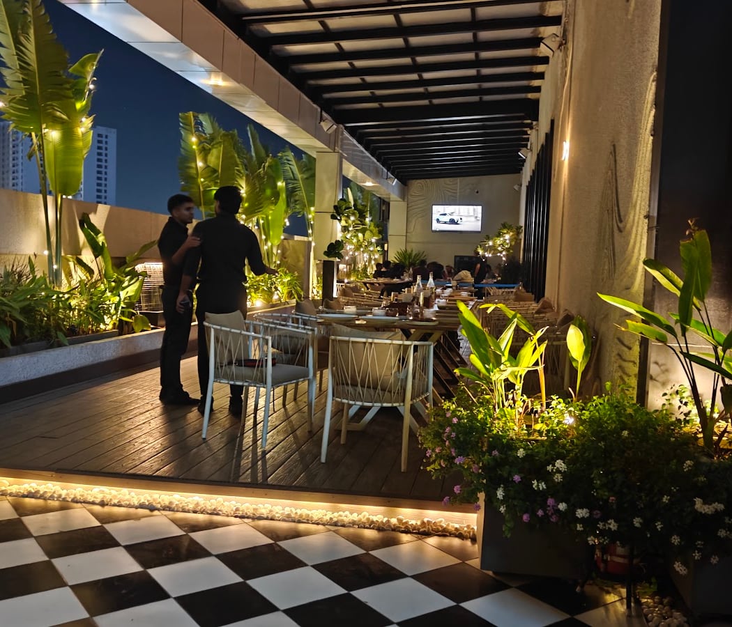 The Rabbit Hole Lounge, Bar & Kitchen 3