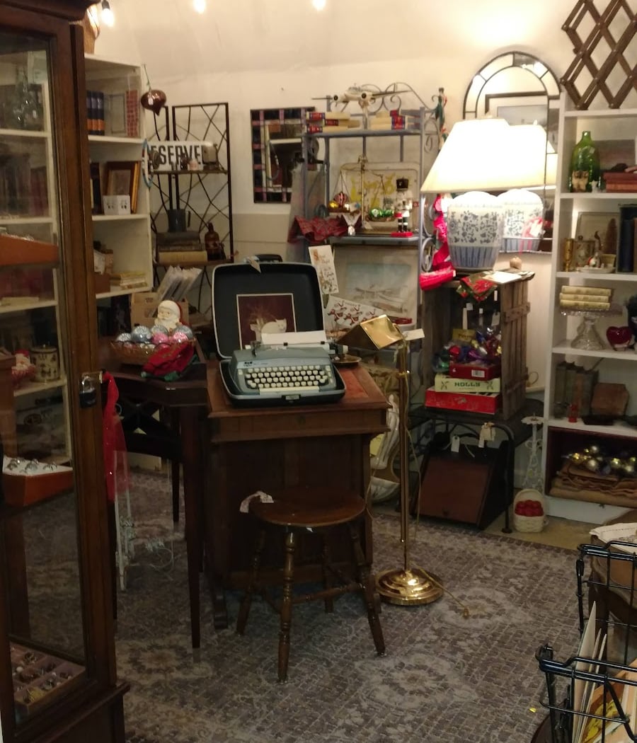 Trader's Emporium Antiques 3