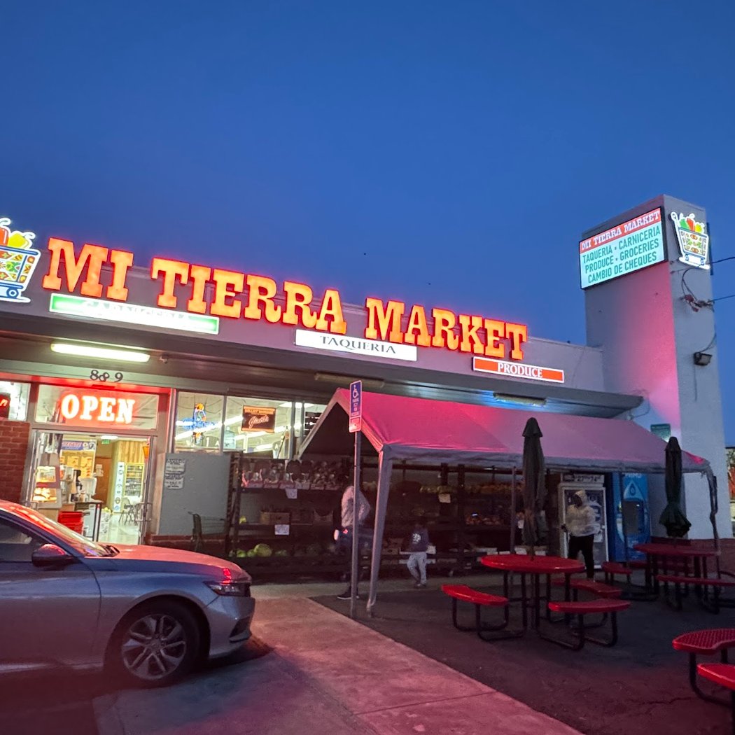 Mi Tierra Market & Taquería 2