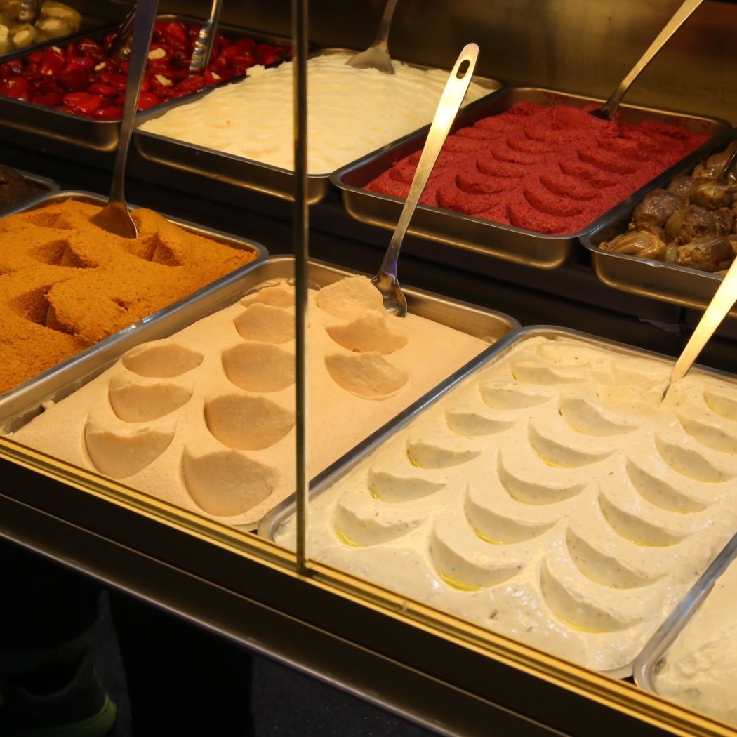 Browse fresh finds at Marché des Ternes 1