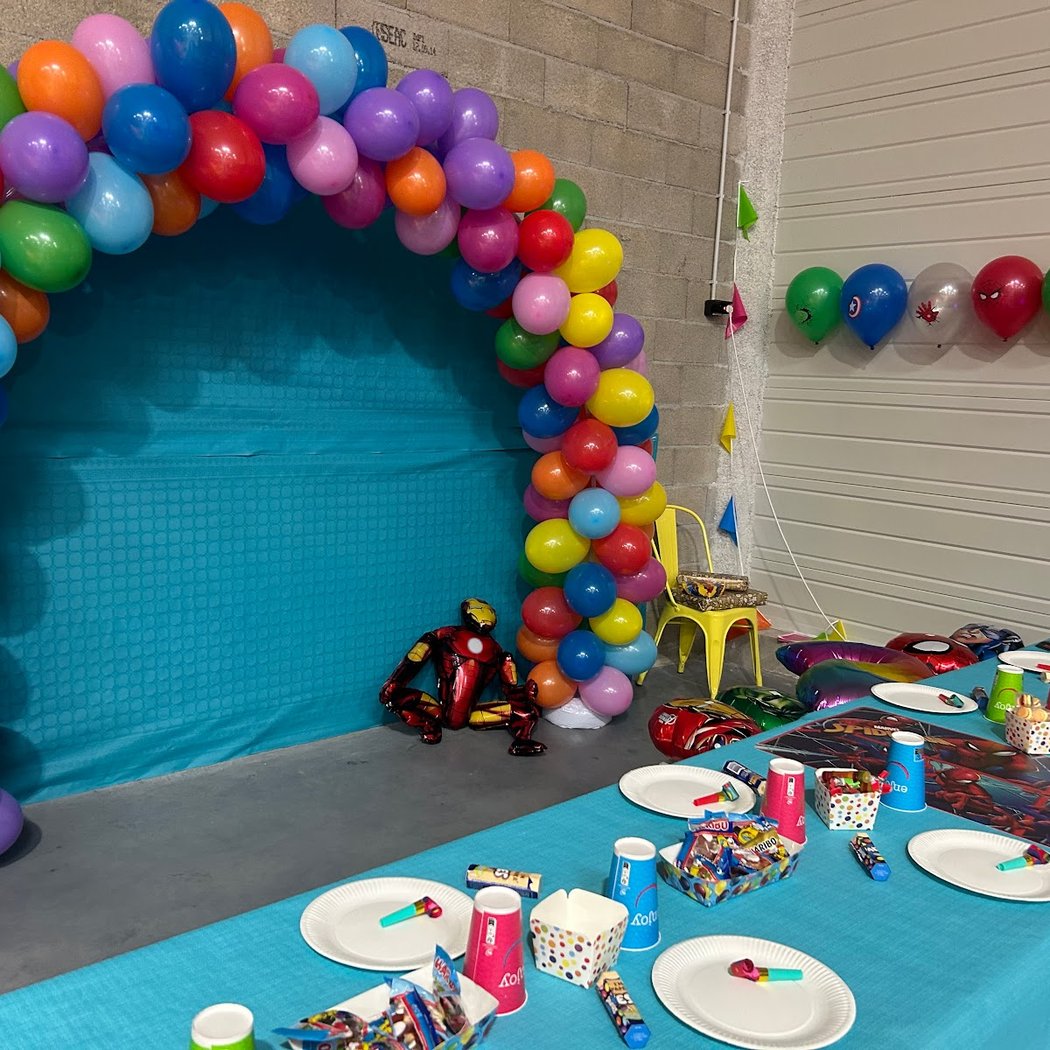Parc de jeux indoor et de loisirs Children Paradise : jeux gonflables, toboggans, anniversaire... 66 & 11 2