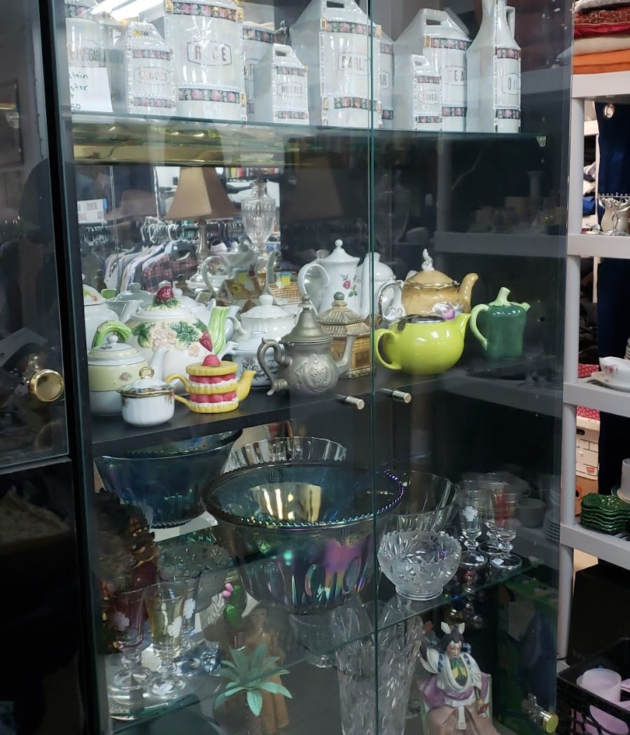 HEE-space Thrift Shop 1