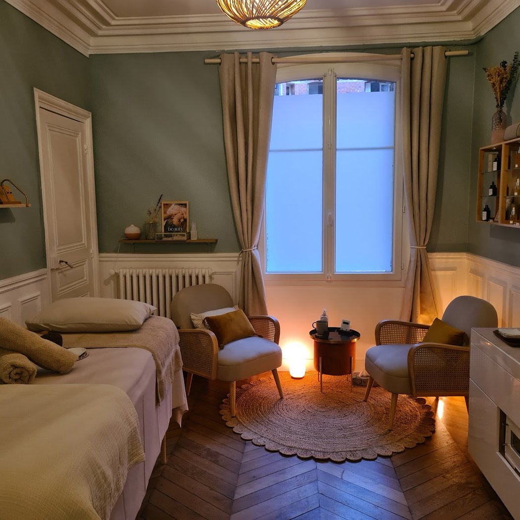 Juliette Ly - Massage Kobido Paris, Massage facial, Intrabuccal, Sophrologue Paris 17 5