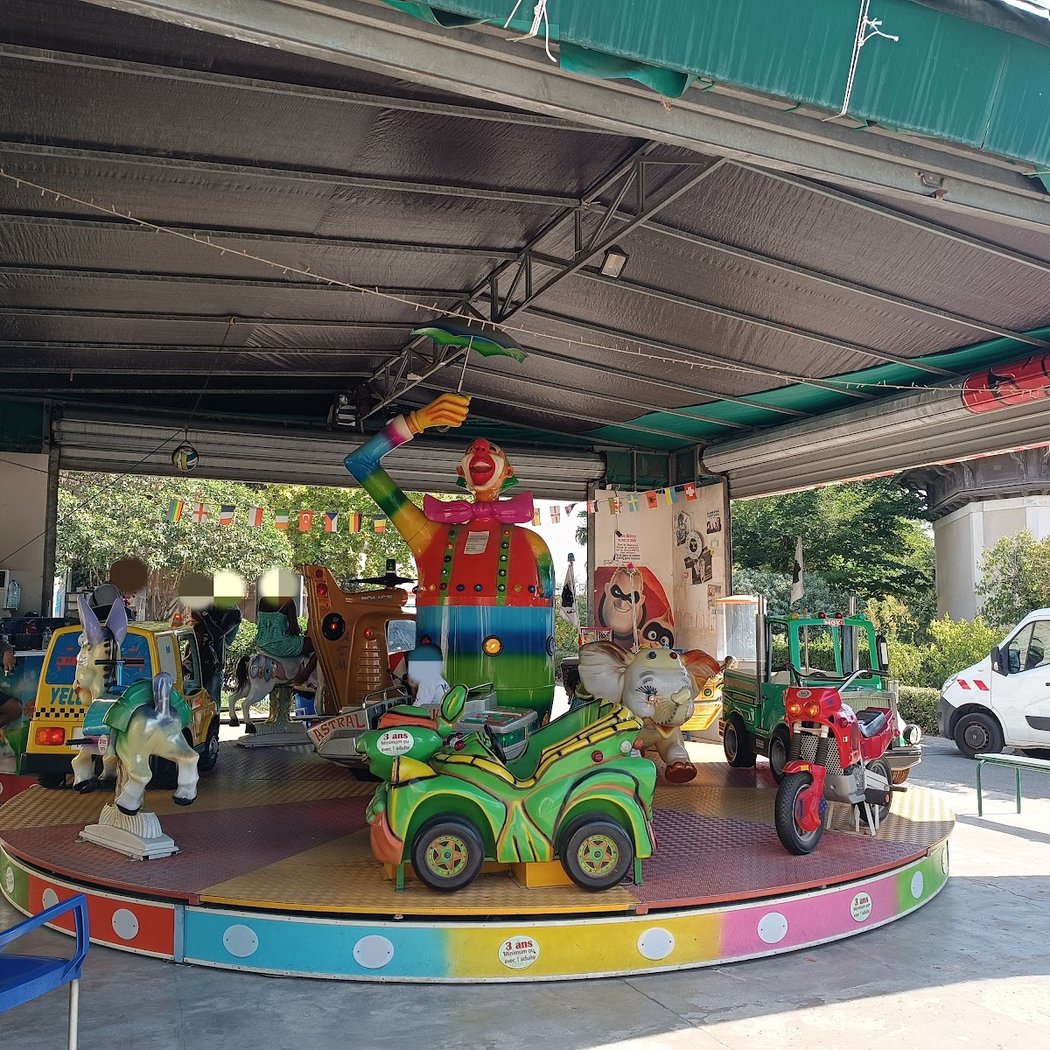 Manège pour enfants, Parc Longchamp 3