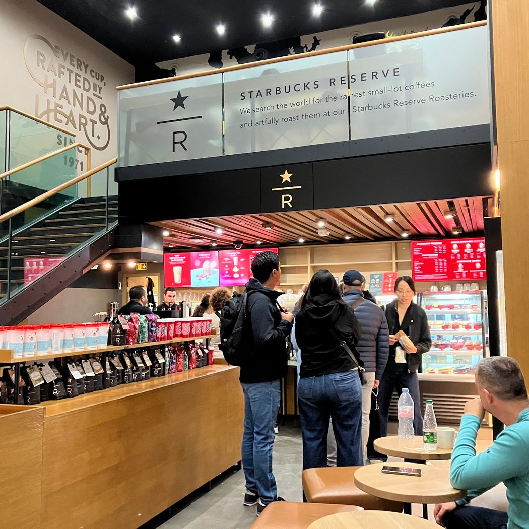 Starbucks Carrousel du Louvre 2