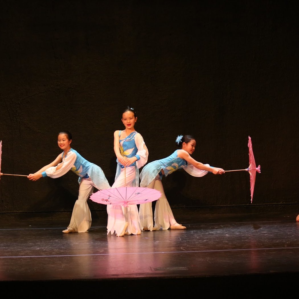 AH-LAN DANCE 1