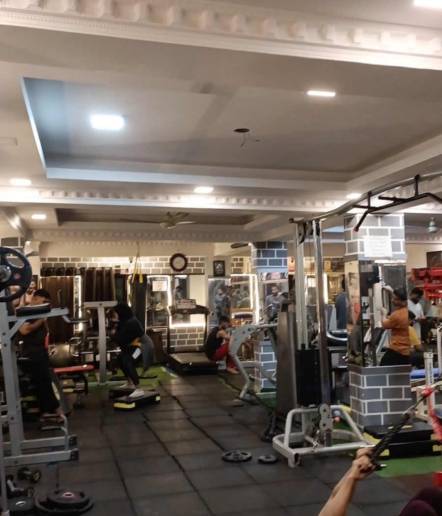 Muscle Mechanic Unisex Gym and fitness centre 3