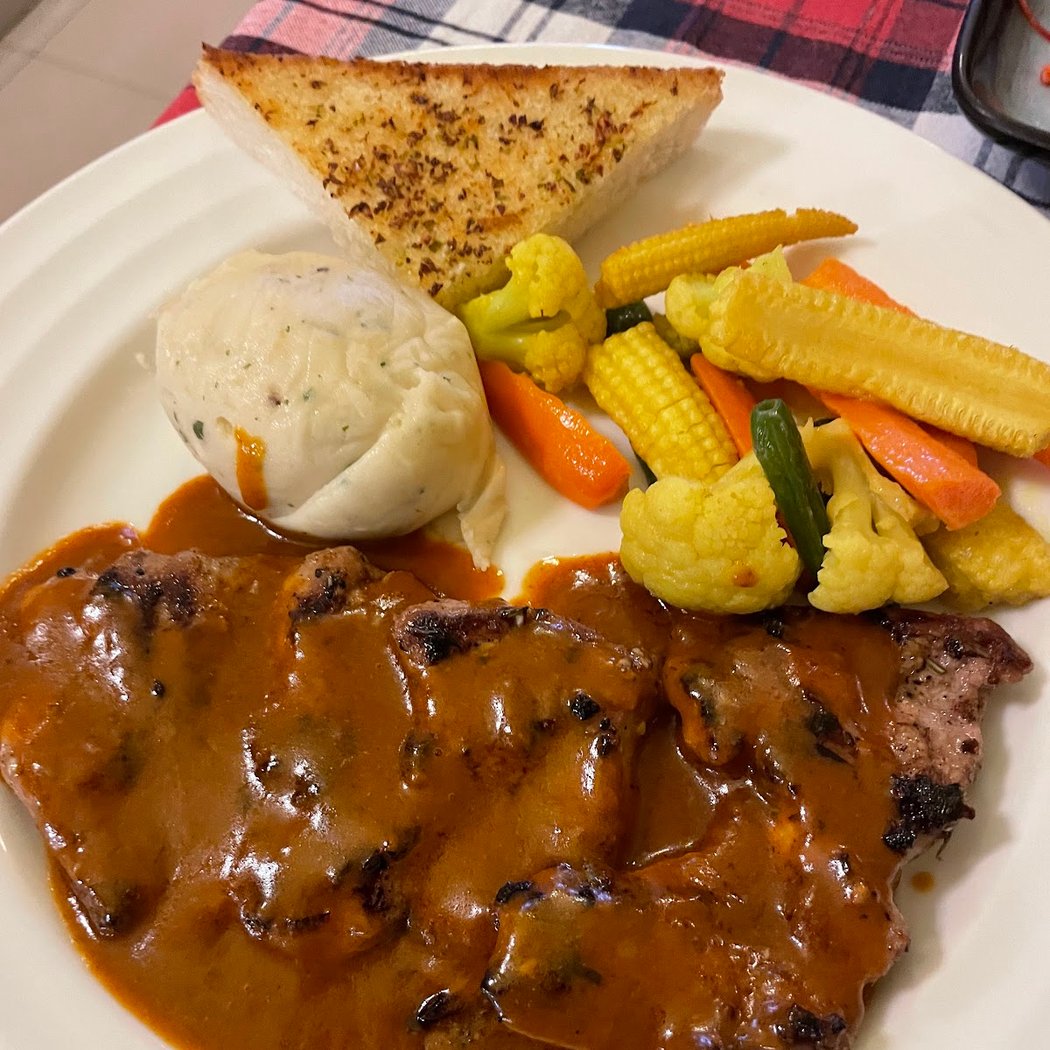 Connie's Steakhouse & Wine Bar 3