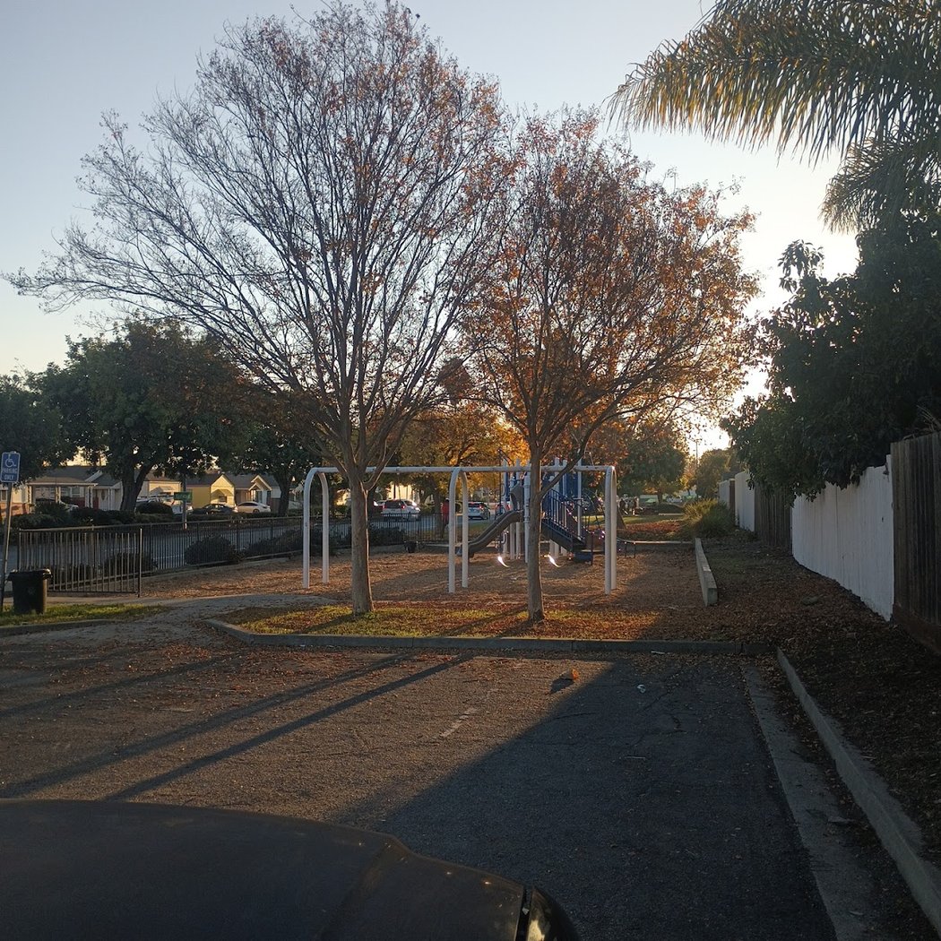 Fairmont Dr. Linear Park 3