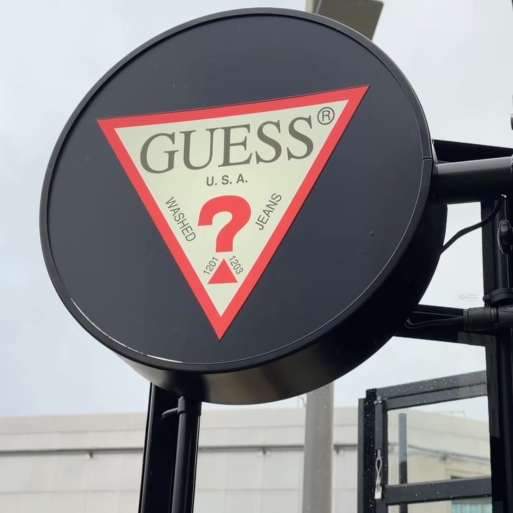 GUESS x Hyunjin Pop Up 1