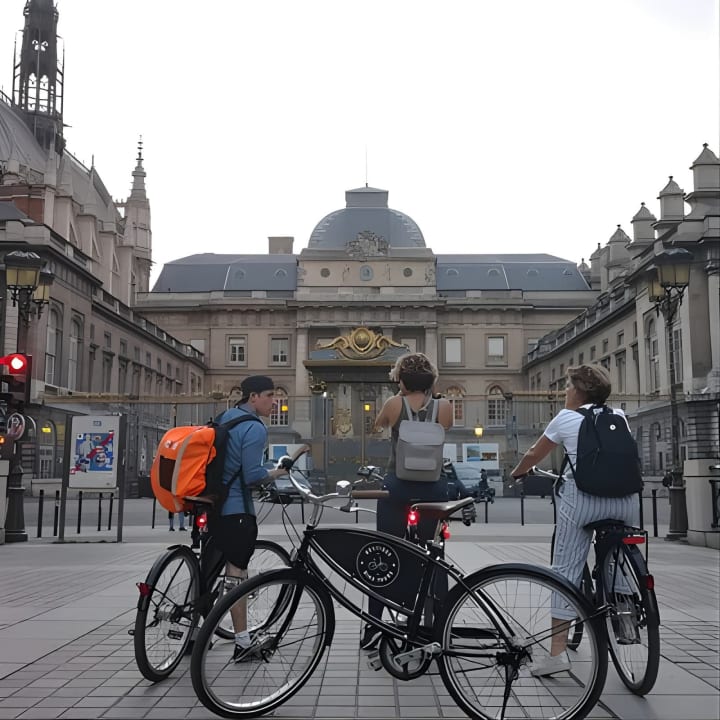 Ville Lumière Circuit à vélo en petit groupe & Croisière en bateau 2