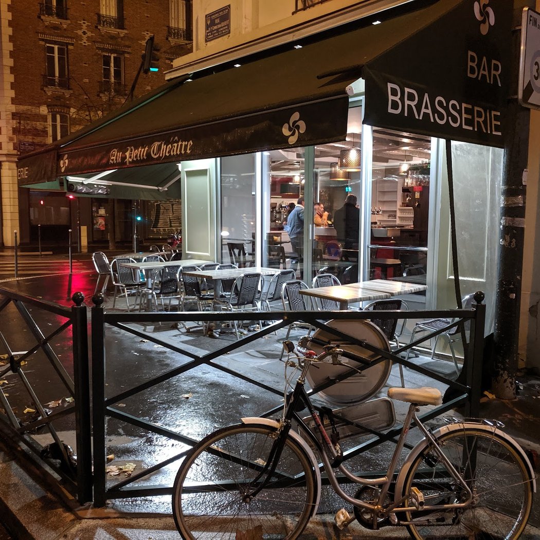 Au petit théâtre 2