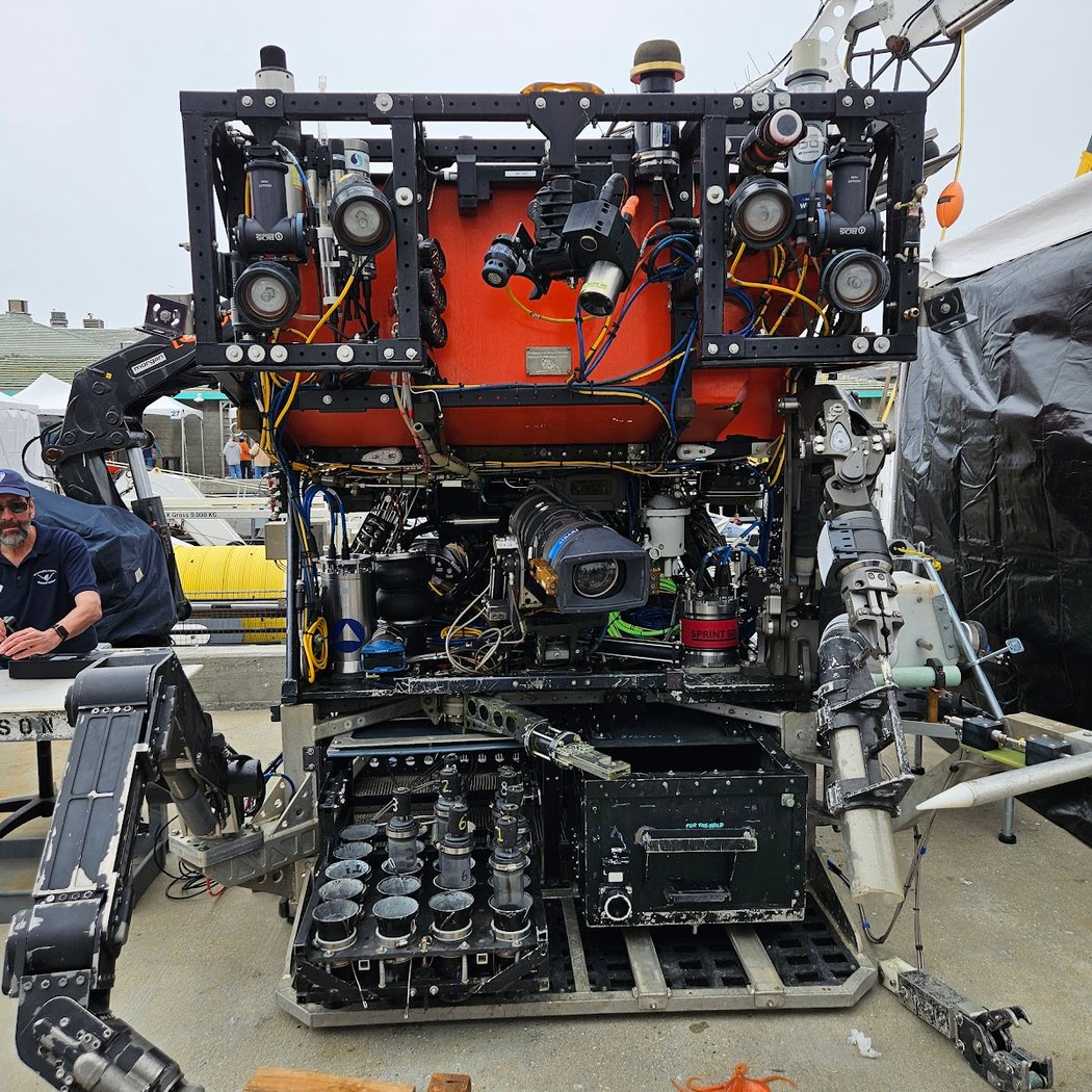 OceanX: Pioneering Partnerships and Innovation for Deep-Sea Discovery 1